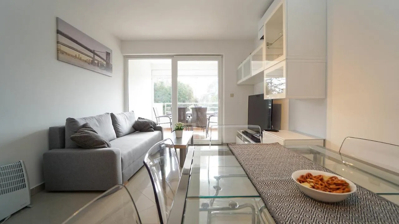 Apartment Sandy Beach Zambrattia Zambratija